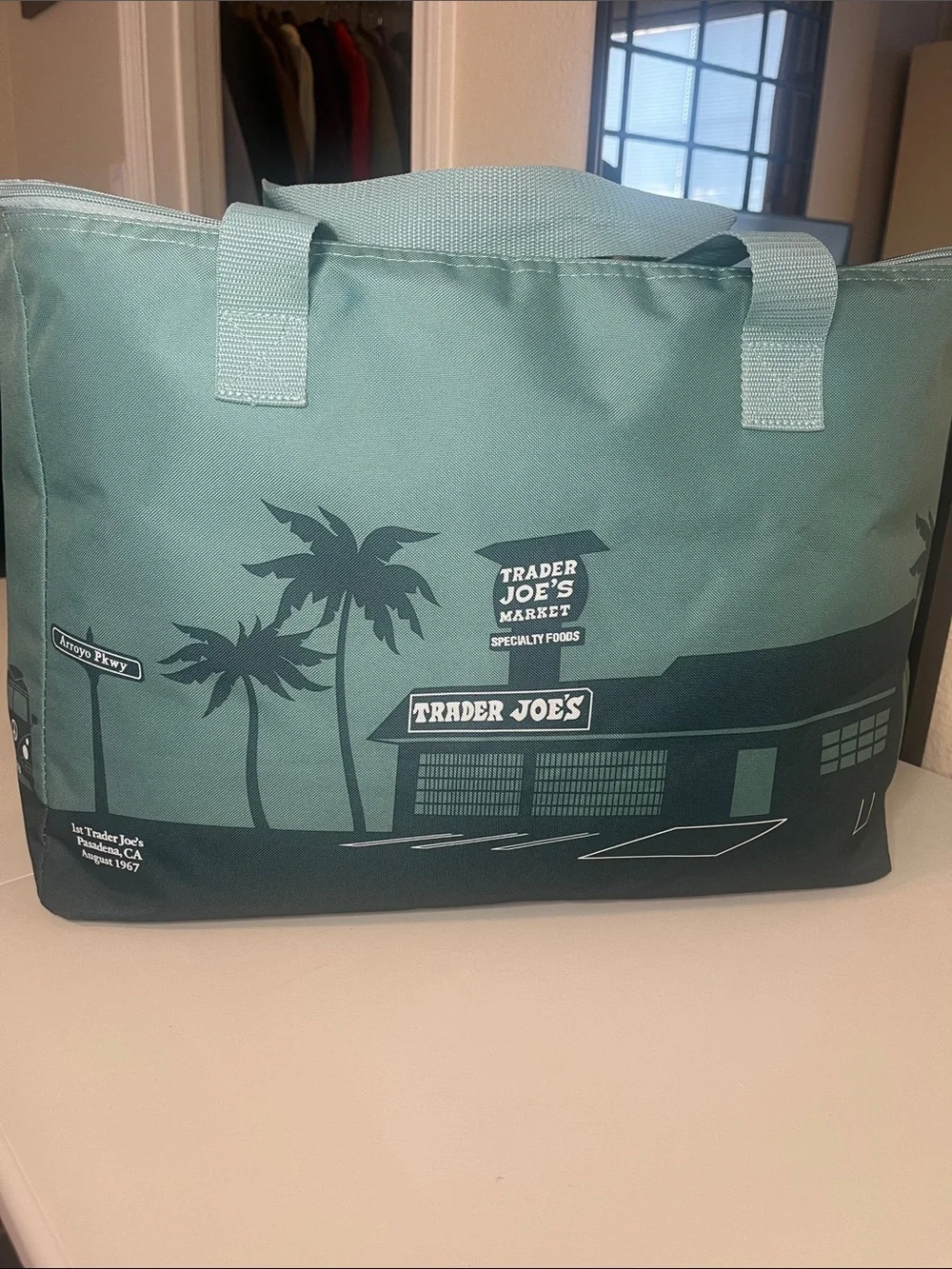 Trader Joe’s Dusty Blue Large Insulated Cooler Bag 8 Gallon - Picture 5 of 10